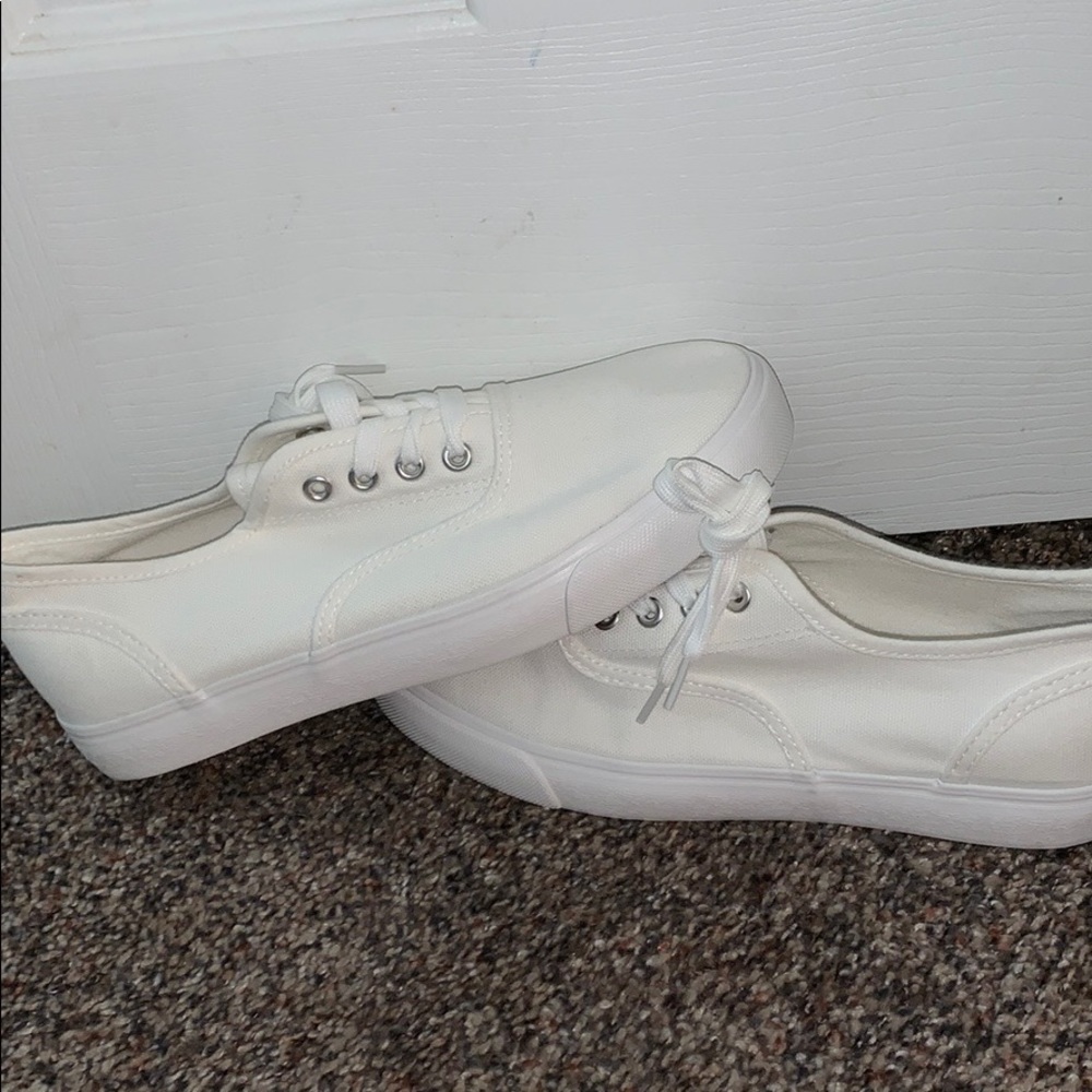 Brand new never worn Sneakers!